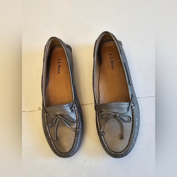 L.L.Bean Women's Leather Silver Metallic Driving Moccasin Loafers Size 7.5 - Picture 4 of 15